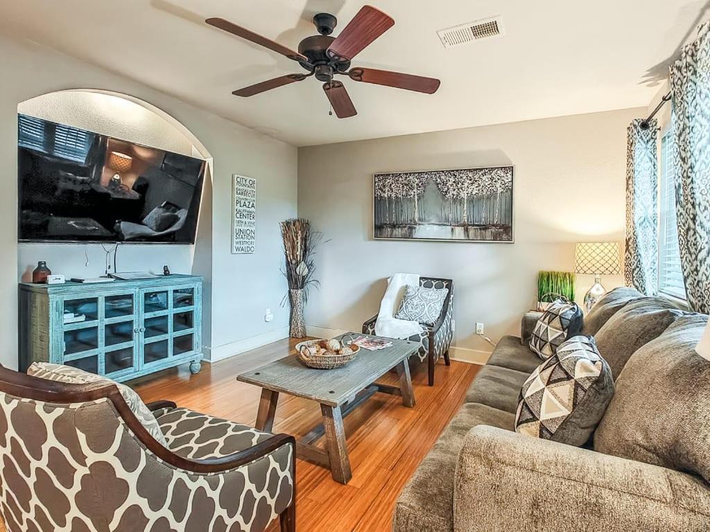 Quiet Plaza Two Bedroom 2 Bathroom Kansas City Exterior photo