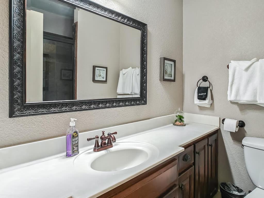 Quiet Plaza Two Bedroom 2 Bathroom Kansas City Exterior photo