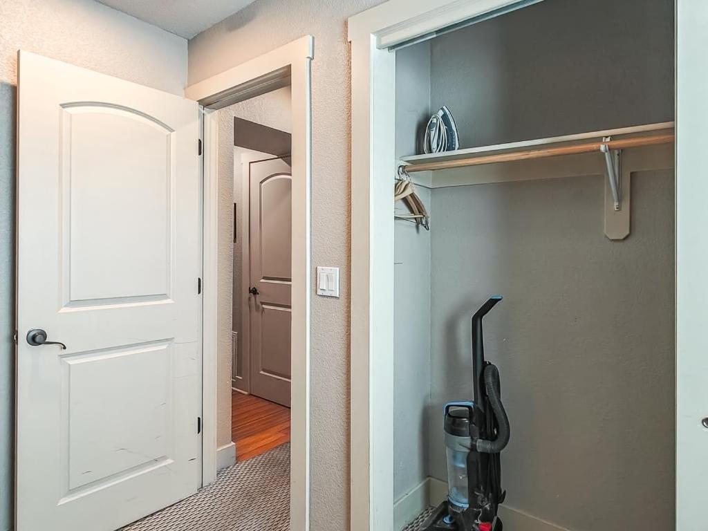 Quiet Plaza Two Bedroom 2 Bathroom Kansas City Exterior photo